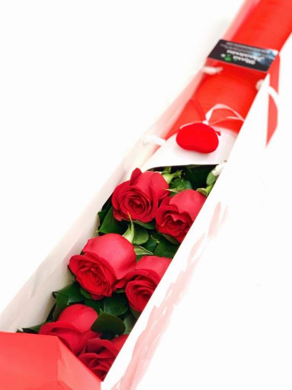 6 Rosas en una caja