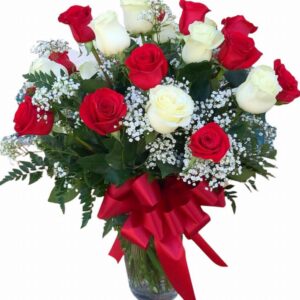 Ramo de rosas rojas y blancas